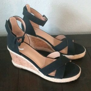 Wedges by Journee collection💜